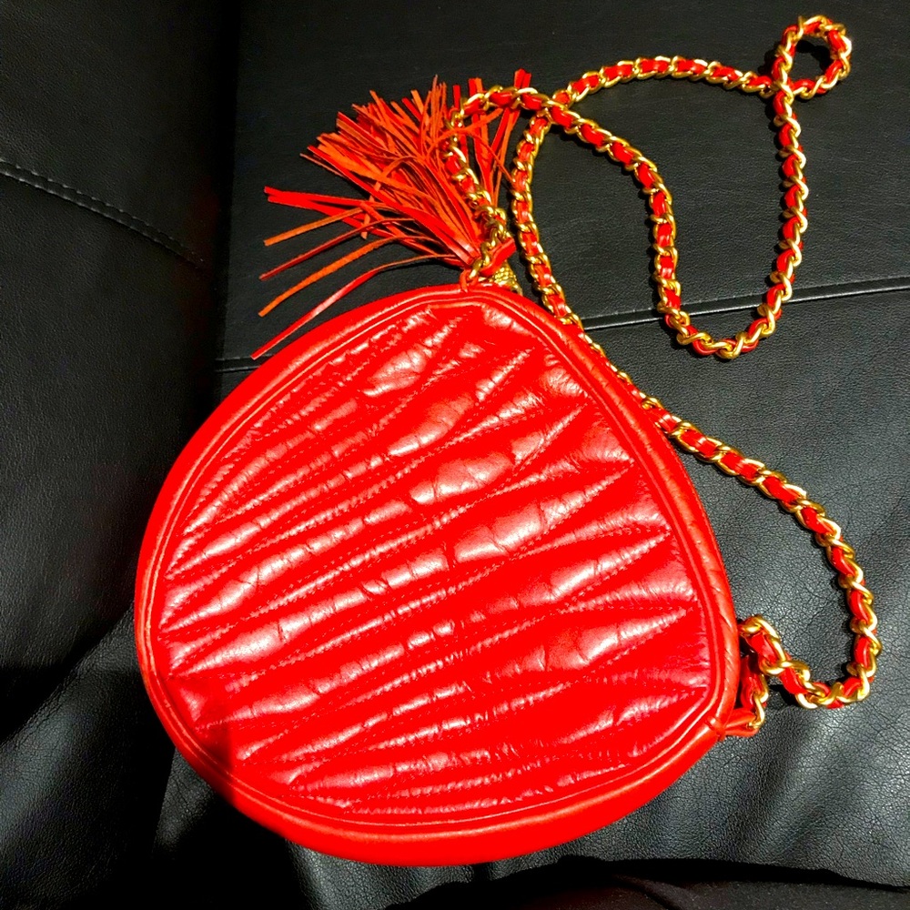 ✈️Vintage ELITA Retro Chain messenger crossbody bag heart ❤️ oval shaped Leather